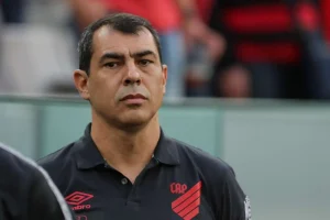 Goleada derruba: Quase um record, Carille é demitido após 21 dias no Atlhetico