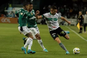 Palmeiras, quebra tabu, vence e reassume a liderança