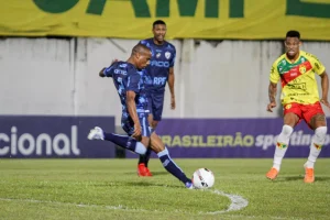 Foi sofrido, mas o Londrina volta com vitória de Brusque