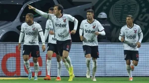 Furacão elimina Palmeiras
