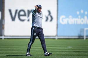 Roger Machado deixa o Grêmio. Renato volta ao cargo