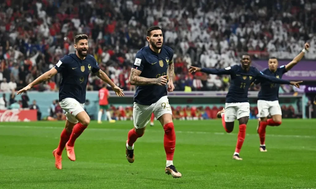 Implacável, França vence Marrocos num jogo emocionante