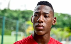 Vasco perto de acertar com Léo Pelé