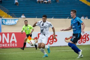 Em dia de homenagem a Pelé no Estádio do Café, Londrina empata com o Azuriz