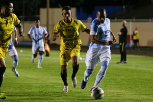 Torcer para o Londrina requer um esforço extra