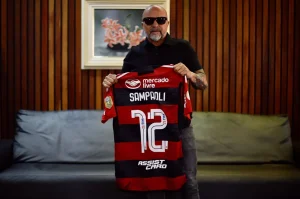 Sampaoli já está no Rio e acompanha jogo no Maracanã