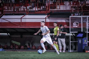 Londrina, mais desarrumado que apartamento de solteiro, já frequenta o rebaixamento