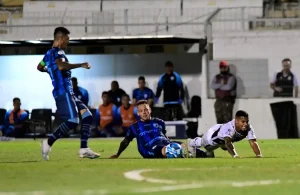 Tubarão joga "Final"no Café