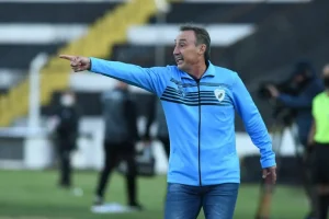 Kleina não aceitou e Londrina fecha com Roberto Fonseca