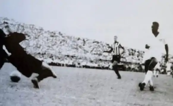 O dia em que vi Pelé jogar à beira do gramado!