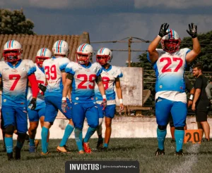 LEC Bristlebacks vence e lidera Paranaense