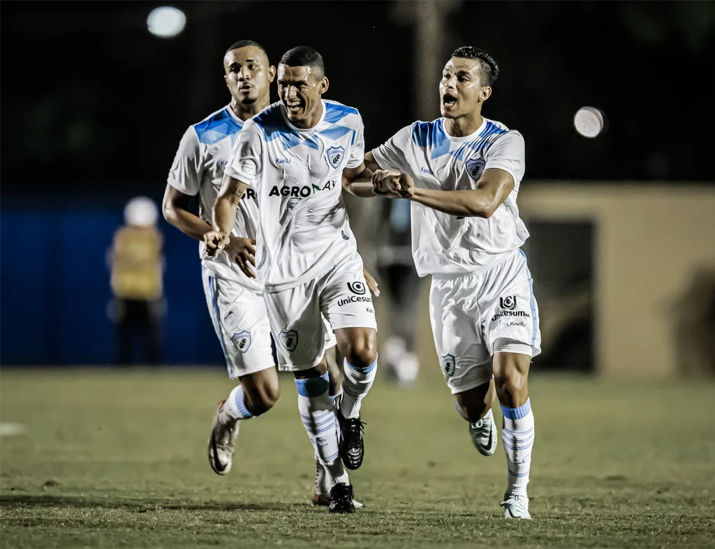 Athletic e Londrina se enfrentam em Minas