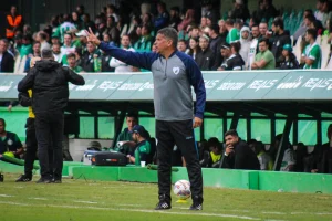 Veja como o técnico do LEC, Claudinei Oliveira, avaliou a estreia