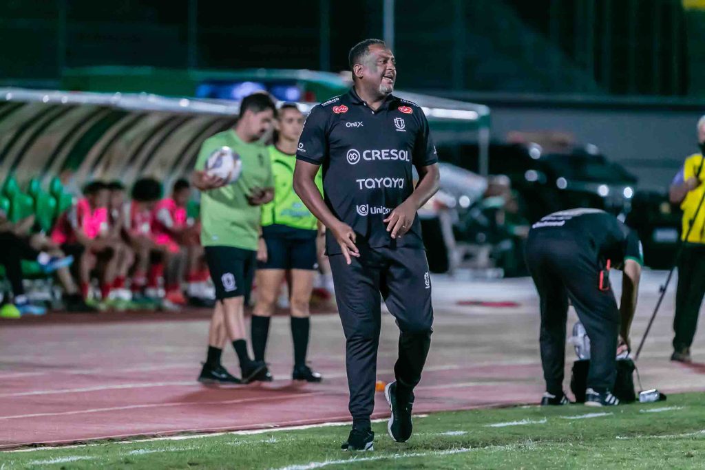 Jorge Castilho faz história à frente do Maringá Futebol Clube