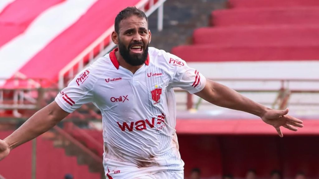 Paranavai lota o estádio e vence o Toledo pela segundona do Paraná