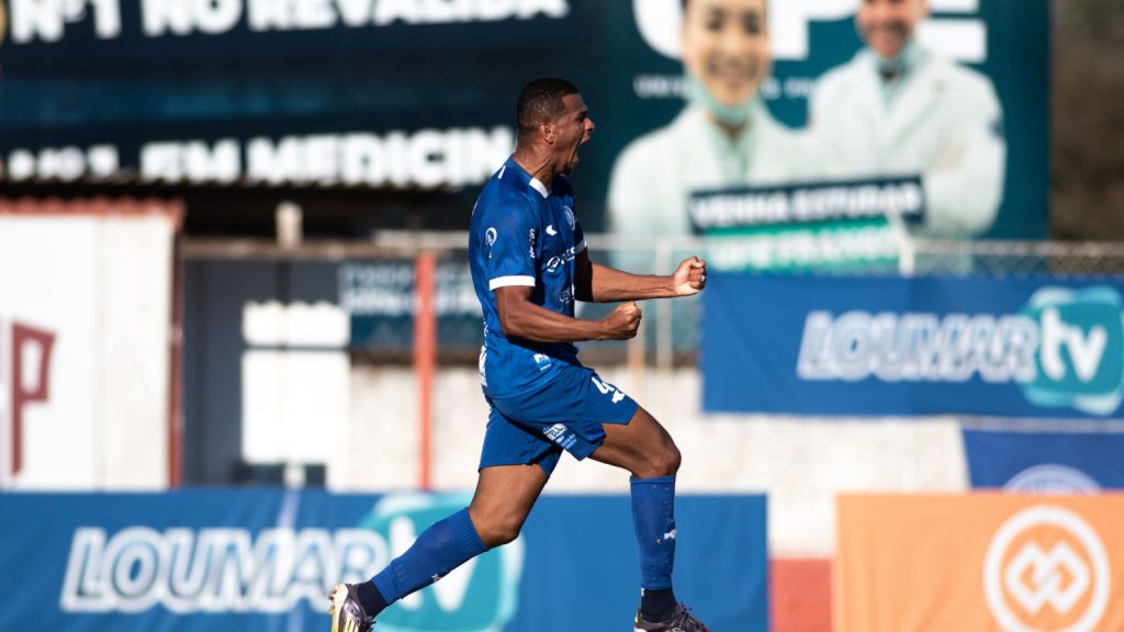 Nos pênaltis, Foz do Iguaçu consegue acesso à primeira divisão do Paranaense