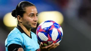 Edina Alves faz história ao apitar semifinal da Euro Feminina