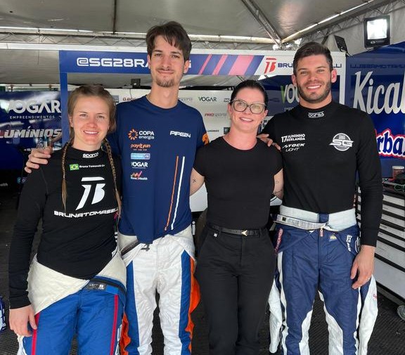 Psicóloga de Londrina cuida da saúde mental de pilotos de corrida