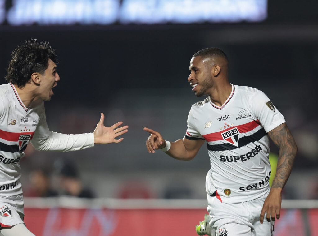 Na emoção, São Paulo avança na Libertadores