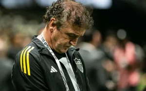 Atlético-MG demite Cuca após derrota no clássico; técnico encerra quarta passagem como o mais vitorioso da história do clube