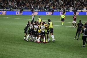 Galo elimina o Flamengo nos pênaltis e avança às quartas da Copa do Brasil