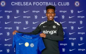 Chelsea apresenta Estêvão, joia da base do Palmeiras e destaque na Copa do Mundo de Clubes