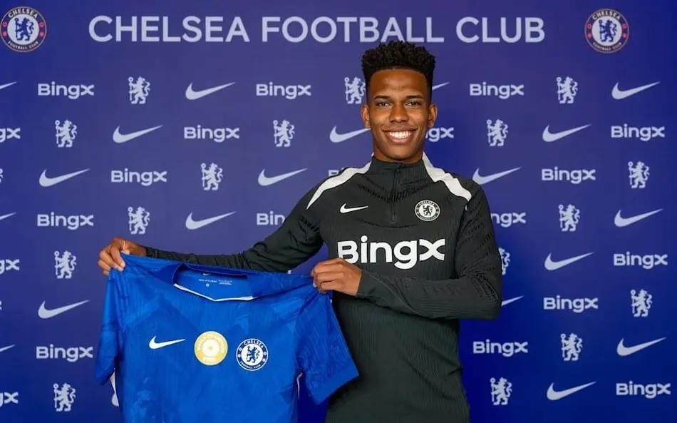 Chelsea apresenta Estêvão, joia da base do Palmeiras e destaque na Copa do Mundo de Clubes