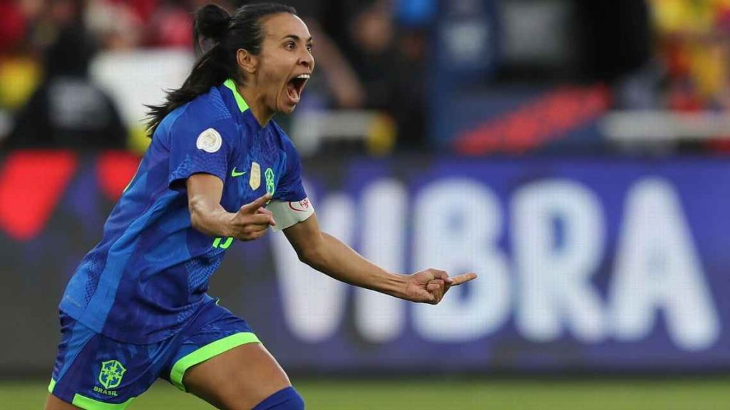 Com emoção, com sofrimento e golaço da Rainha Marta, Brasil é campeão da Copa América