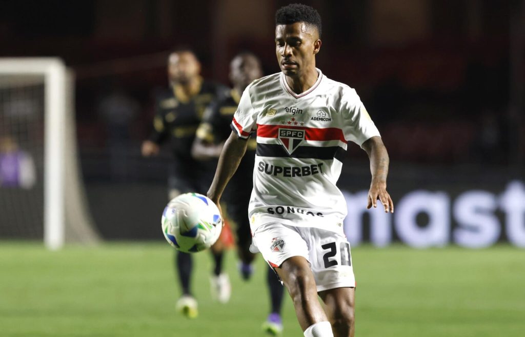 Na emoção, São Paulo avança na Libertadores