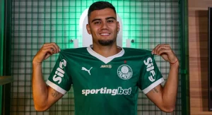 Andreas Pereira é apresentado no Palmeiras e relembra passagem por Flamengo e Santos