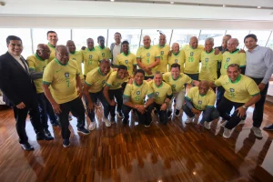 CBF reúne campeões mundiais em homenagem histórica no Rio