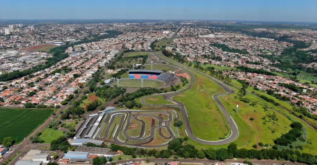 Autódromo de Londrina recebe 8ª etapa da Copa Truck Petrobras