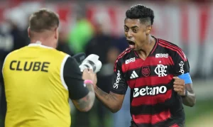 Flamengo vence e complica a vida do Santos