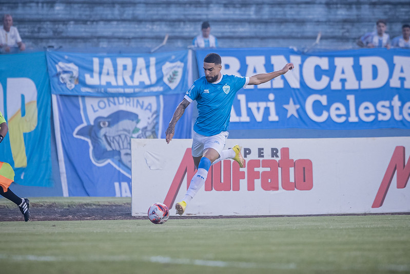 Tubarão vence com facilidade o Operário e começa bem o Paranaense