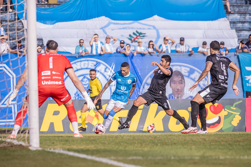 Londrina mantém invencibilidade e lidera grupo A