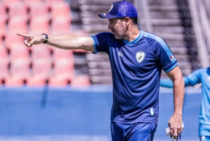 Coletiva do técnico Allan All e do goleiro Kozlinski, do Londrina