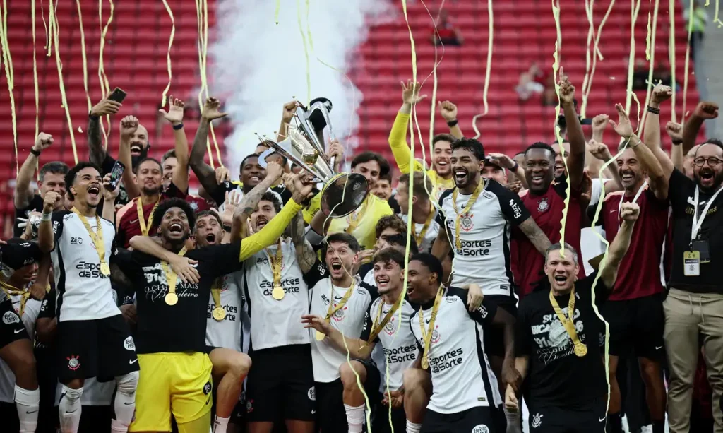 Corinthians não toma conhecimento do Flamengo e levanta a taça da SuperCopa do Rei