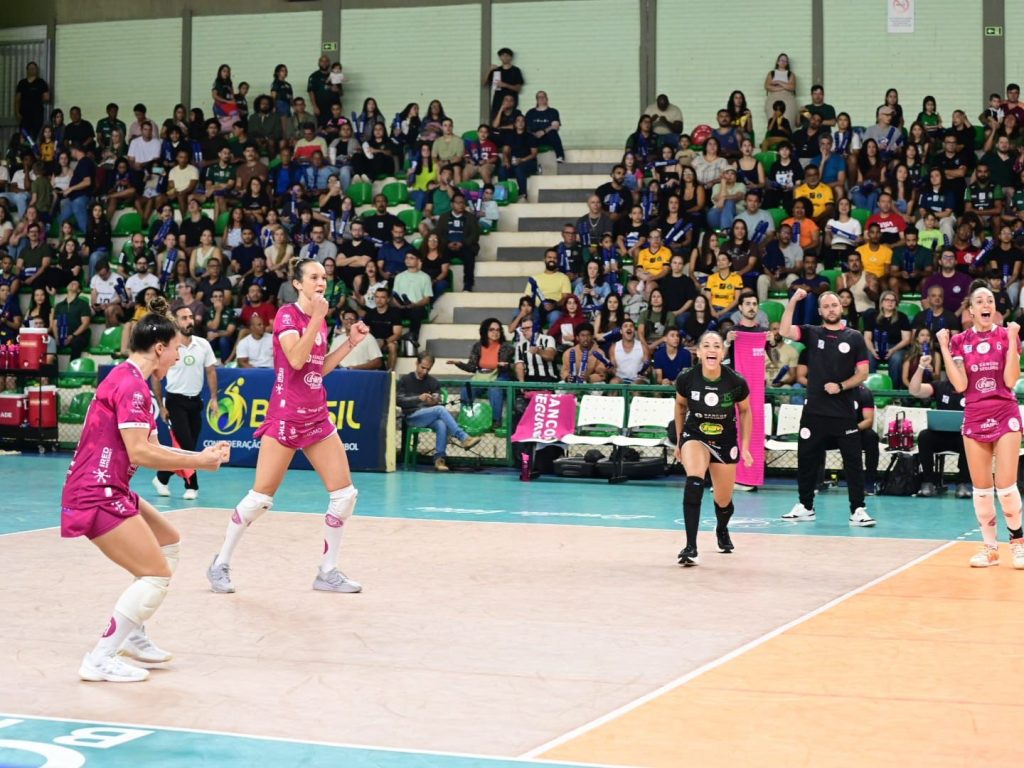 Sancor Seguros Vôlei Maringá vence o Brasília Vôlei por 3 sets a 1 e quer chegar nos playoffs