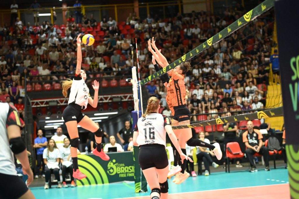 Osasco São Cristóvão Saúde é o primeiro finalista da Copa Brasil de Voleibol Feminino