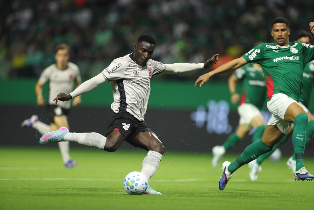 Athletico até tentou, mas Palmeiras vence no Alianz