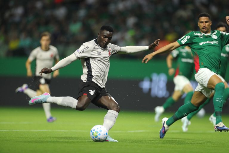 Athletico até tentou, mas Palmeiras vence no Alianz