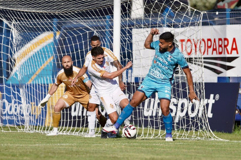 Azuriz sai na frente mas cede empate no jogo contra o São José-RS pela Série D