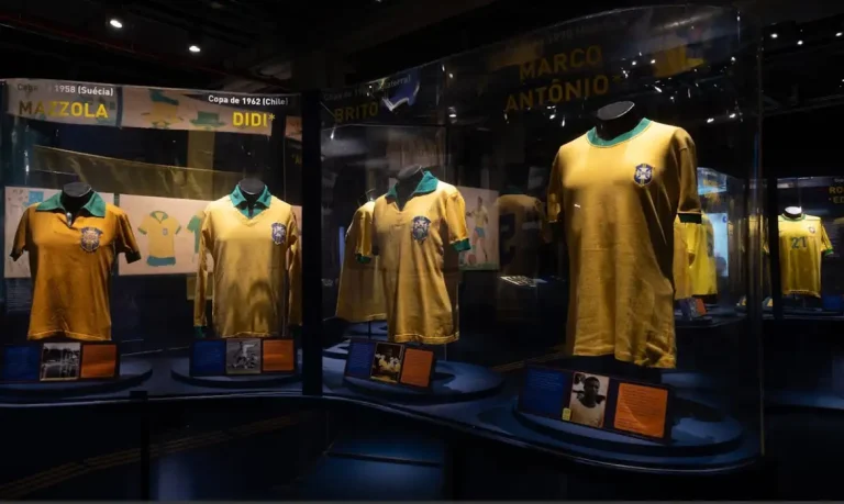 Conheça a história da camisa "canarinho"