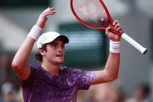 João Fonseca vence o "monstro" Djokovic em jogo épico