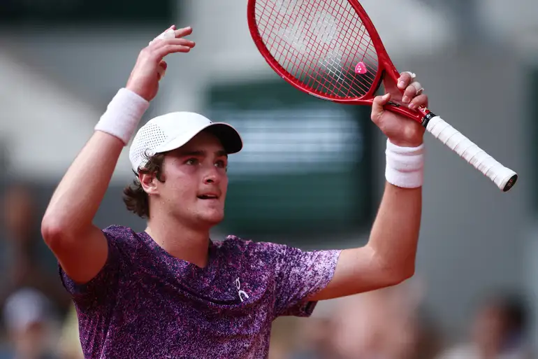 João Fonseca vence o "monstro" Djokovic em jogo que entra para a história