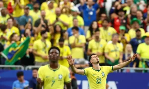 Sofrido, no sufoco, com o coração na mão, mas Brasil passa pelo Japão