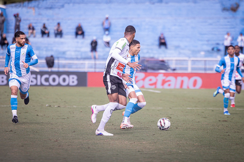 "Eu nunca Duvidei", gritou o torcedor corneta do Londrina depois da vitória por 2 a 0 sobre o Athletic