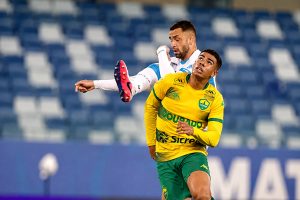 Londrina sai na frente, faz dois gols, mas cede o empate ao Cuiabá