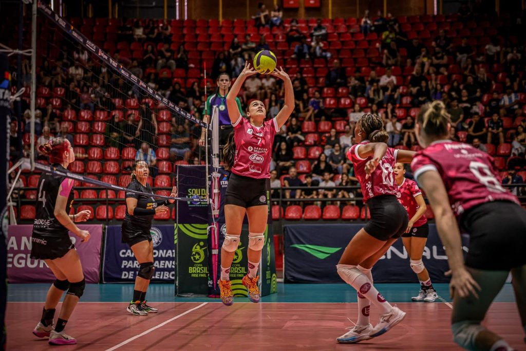 Sancor Seguros Vôlei Londrina estreia com vitória no Campeonato Paranaense diante da torcida no Moringão
