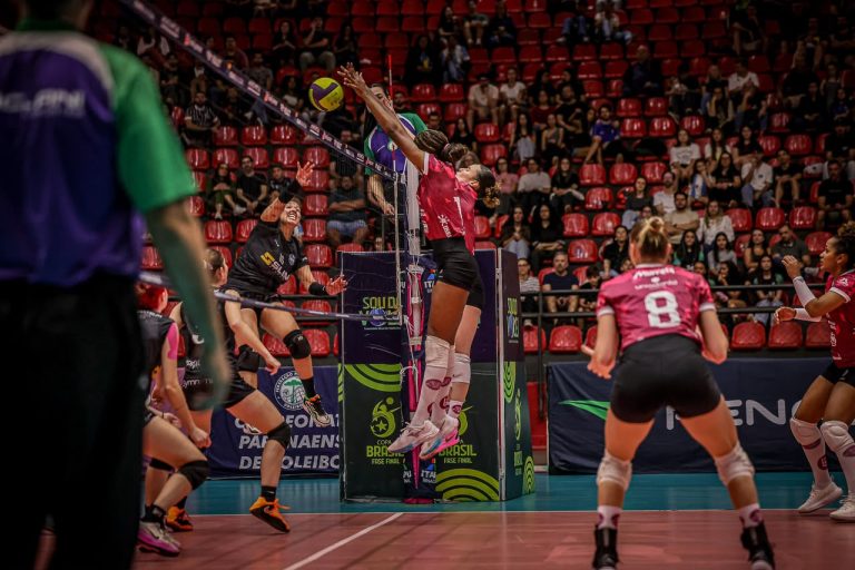 Sancor Seguros Vôlei Londrina estreia com vitória no Campeonato Paranaense diante da torcida no Moringão